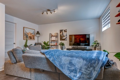 Salle familiale - 634 Rue Beauregard, Saint-Lin/Laurentides, QC - Indoor