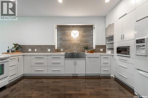 1150 Spadina Crescent E, Saskatoon, SK - Indoor Photo Showing Kitchen With Upgraded Kitchen
