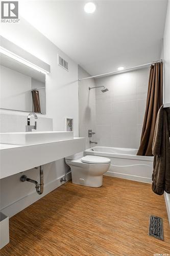 1150 Spadina Crescent E, Saskatoon, SK - Indoor Photo Showing Bathroom