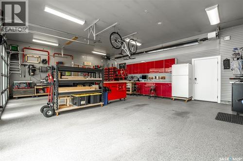 1150 Spadina Crescent E, Saskatoon, SK - Indoor Photo Showing Garage