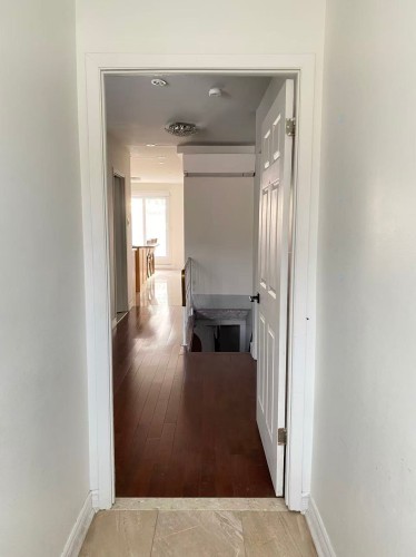 Hall d'entrée/Vestibule - 590 Av. De Cherbourg, Laval (Chomedey), QC - Indoor Photo Showing Other Room