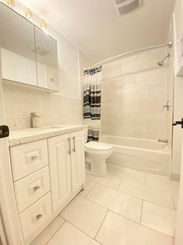 Salle de bains - 590 Av. De Cherbourg, Laval (Chomedey), QC - Indoor Photo Showing Bathroom