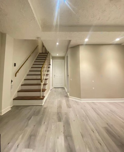 Escalier - 590 Av. De Cherbourg, Laval (Chomedey), QC - Indoor