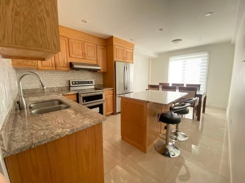 Cuisine - 590 Av. De Cherbourg, Laval (Chomedey), QC - Indoor Photo Showing Kitchen With Double Sink With Upgraded Kitchen