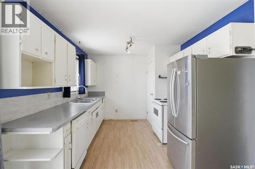 554 Fisher Crescent, Saskatoon, SK - Indoor Photo Showing Kitchen With Double Sink