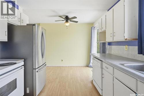 554 Fisher Crescent, Saskatoon, SK - Indoor Photo Showing Kitchen