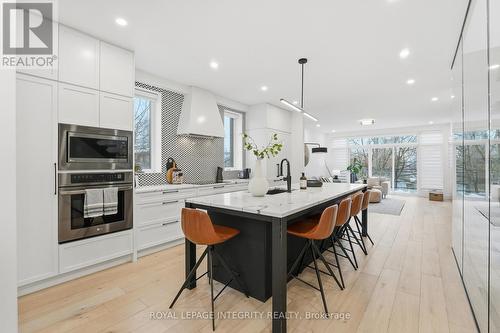 221 Wesley Avenue, Ottawa, ON - Indoor Photo Showing Kitchen With Upgraded Kitchen