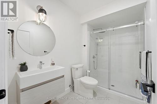 221 Wesley Avenue, Ottawa, ON - Indoor Photo Showing Bathroom