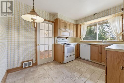 95 Oakes Drive, Mississauga, ON - Indoor Photo Showing Kitchen