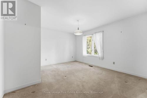 95 Oakes Drive, Mississauga, ON - Indoor Photo Showing Other Room