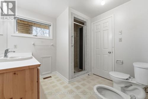 95 Oakes Drive, Mississauga, ON - Indoor Photo Showing Bathroom