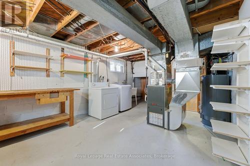 95 Oakes Drive, Mississauga, ON - Indoor Photo Showing Laundry Room