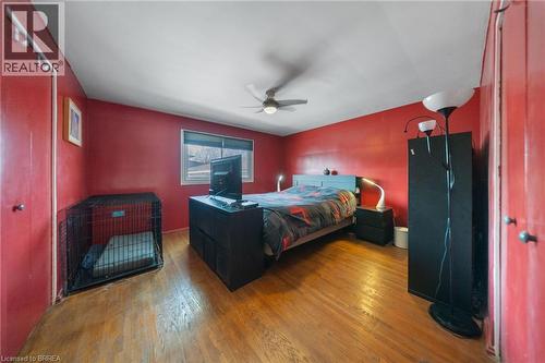 330 East 18Th Street, Hamilton, ON - Indoor Photo Showing Bedroom