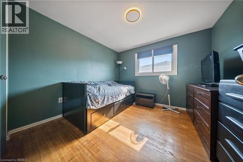 330 East 18Th Street, Hamilton, ON - Indoor Photo Showing Bedroom