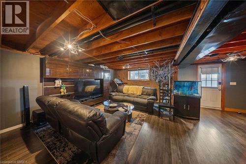 330 East 18Th Street, Hamilton, ON - Indoor Photo Showing Basement