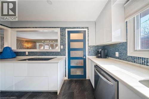 330 East 18Th Street, Hamilton, ON - Indoor Photo Showing Kitchen