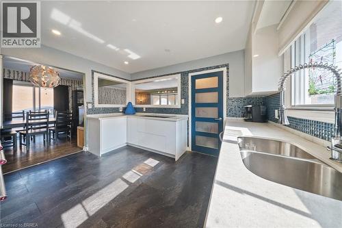 330 East 18Th Street, Hamilton, ON - Indoor Photo Showing Kitchen