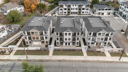 2201-4201 Tyndall Ave  Saanich, BC V8N 0C4