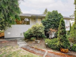 723 Genevieve Rd Saanich, BC V8X 3R5
