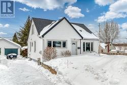 570 Queen Elizabeth Street Lively, ON P3Y 1N1