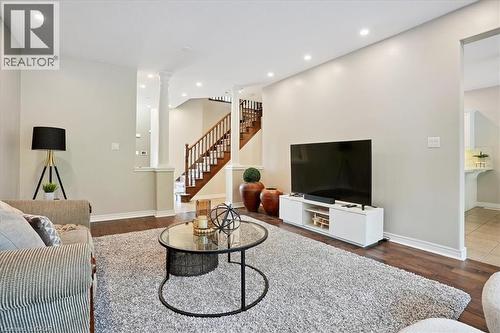 95 Hemlock Way, Grimsby, ON - Indoor Photo Showing Living Room