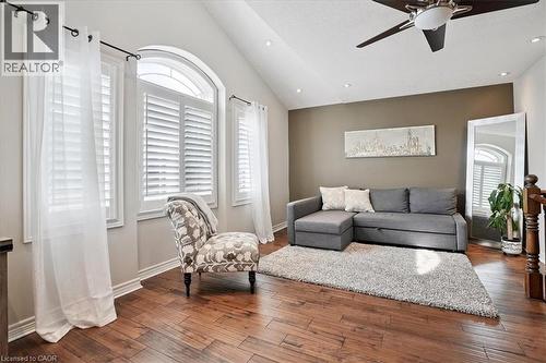 95 Hemlock Way, Grimsby, ON - Indoor Photo Showing Living Room