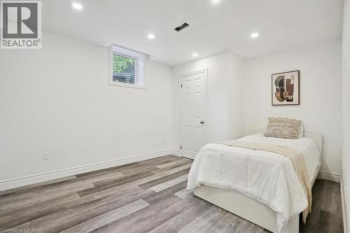 95 Hemlock Way, Grimsby, ON - Indoor Photo Showing Bedroom
