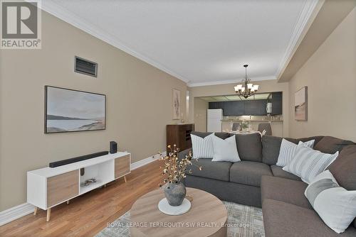 113 - 309 Major Mackenzie Drive E, Richmond Hill, ON - Indoor Photo Showing Living Room
