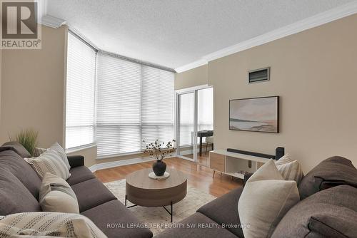 113 - 309 Major Mackenzie Drive E, Richmond Hill, ON - Indoor Photo Showing Living Room