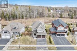 33 PEARL STREET Wasaga Beach, ON L9Z 0G9