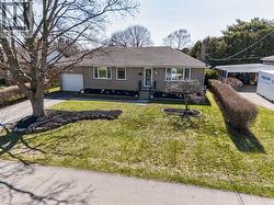 1055 SHEPHERD'S Drive  Burlington, ON L7T 3R4