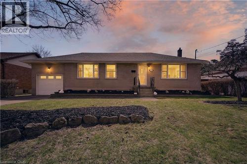 1055 SHEPHERD'S Drive  Burlington, ON L7T 3R4