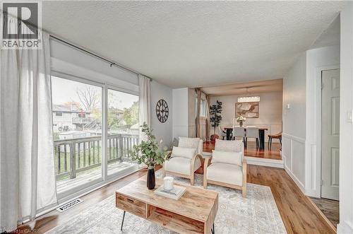 39 Southwood Drive, Kitchener, ON - Indoor Photo Showing Living Room