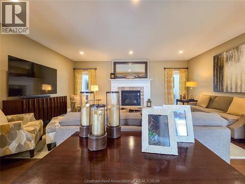 7 Tracy Drive, Chatham, ON - Indoor Photo Showing Living Room With Fireplace