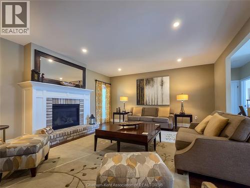 7 Tracy Drive, Chatham, ON - Indoor Photo Showing Living Room With Fireplace