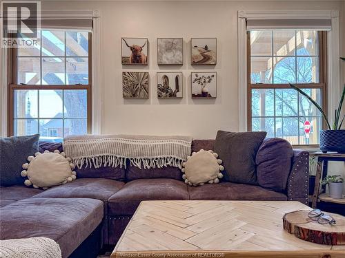 1704 Central, Windsor, ON - Indoor Photo Showing Living Room