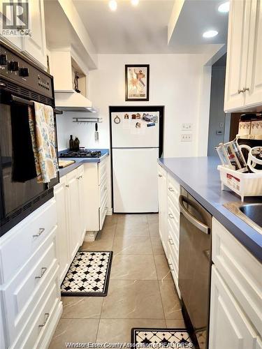 1210 Argyle, Windsor, ON - Indoor Photo Showing Kitchen