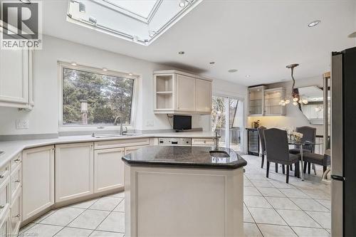 25 Bannisdale Way, Carlisle, ON - Indoor Photo Showing Kitchen