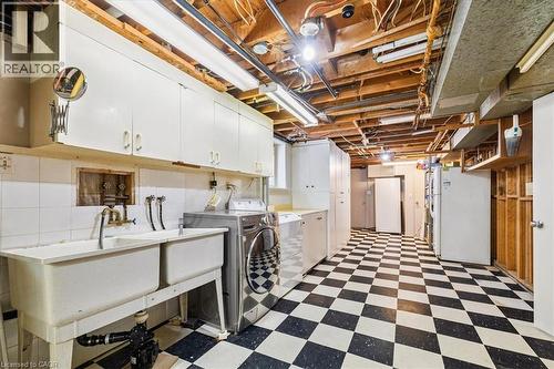 25 Bannisdale Way, Carlisle, ON - Indoor Photo Showing Laundry Room