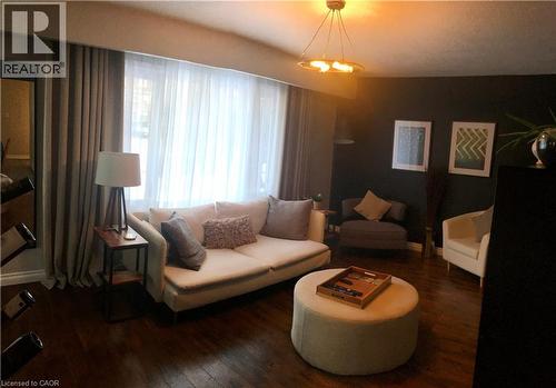 148 Green Valley Drive, Kitchener, ON - Indoor Photo Showing Living Room