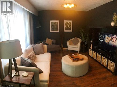 148 Green Valley Drive, Kitchener, ON - Indoor Photo Showing Living Room