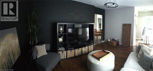 148 Green Valley Drive, Kitchener, ON - Indoor Photo Showing Living Room