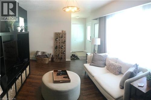 148 Green Valley Drive, Kitchener, ON - Indoor Photo Showing Living Room