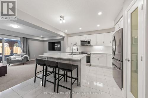964 Wright Drive, Midland, ON - Indoor Photo Showing Kitchen With Upgraded Kitchen