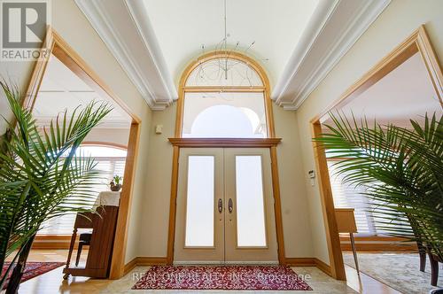 24 Maplehyrn Avenue, East Gwillimbury, ON - Indoor Photo Showing Other Room