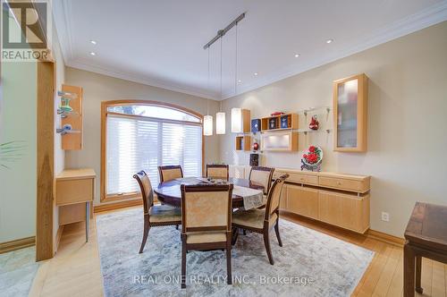 24 Maplehyrn Avenue, East Gwillimbury, ON - Indoor Photo Showing Dining Room