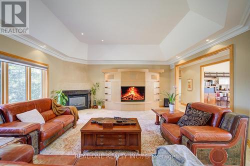 24 Maplehyrn Avenue, East Gwillimbury, ON - Indoor Photo Showing Living Room With Fireplace