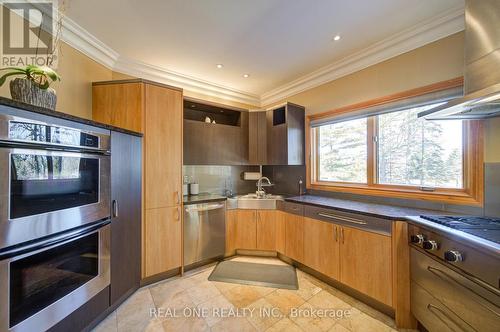 24 Maplehyrn Avenue, East Gwillimbury, ON - Indoor Photo Showing Kitchen