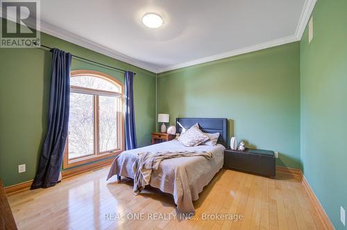24 Maplehyrn Avenue, East Gwillimbury, ON - Indoor Photo Showing Bedroom
