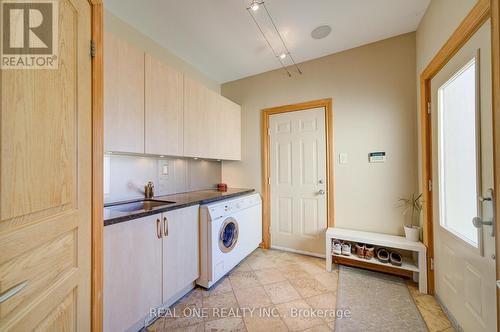 24 Maplehyrn Avenue, East Gwillimbury, ON - Indoor Photo Showing Laundry Room
